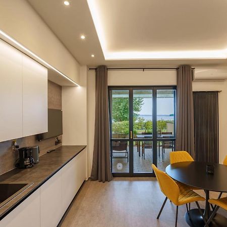 Lakeview Apartment Primea Сирмионе Экстерьер фото