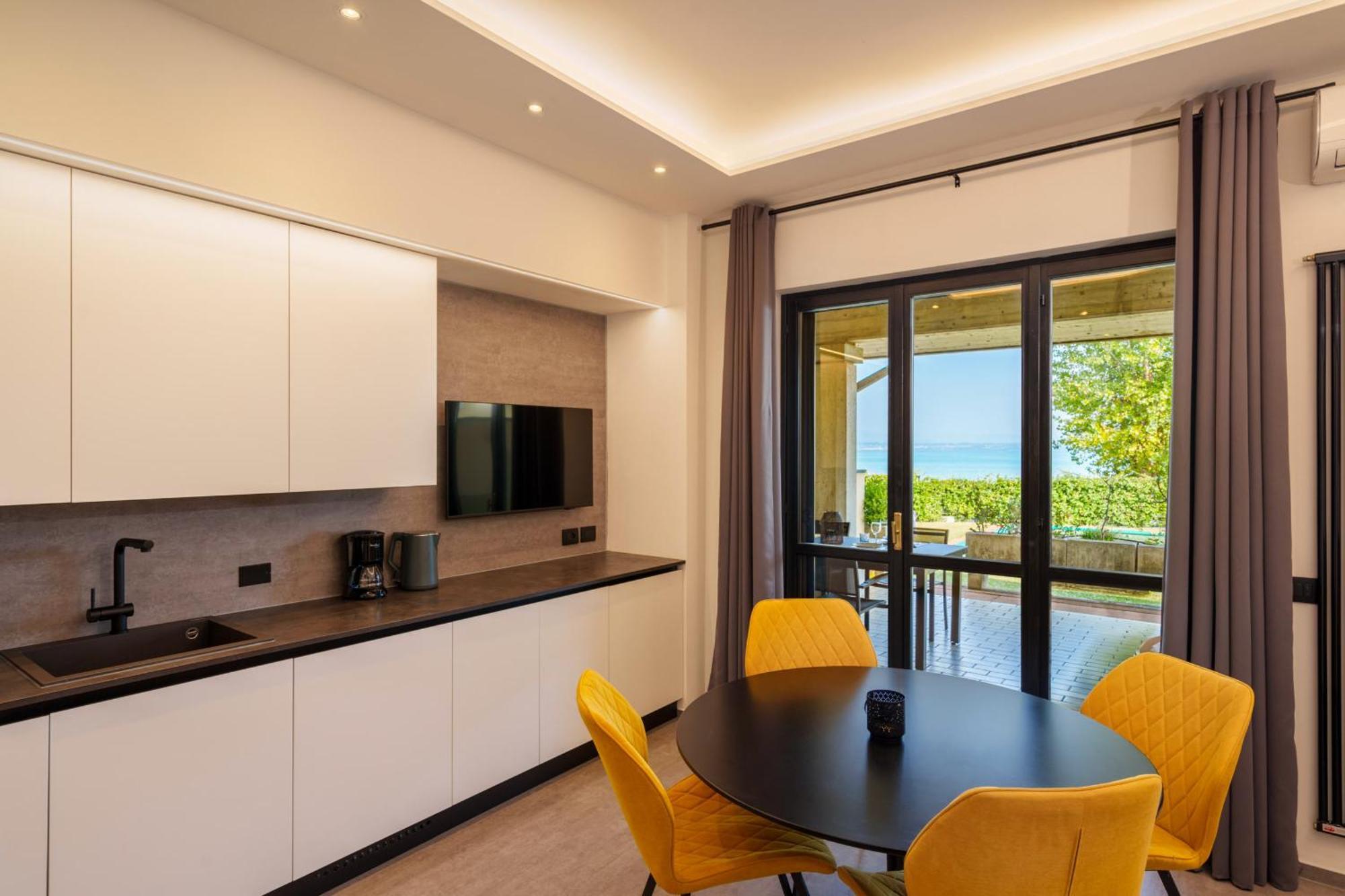 Lakeview Apartment Primea Сирмионе Экстерьер фото